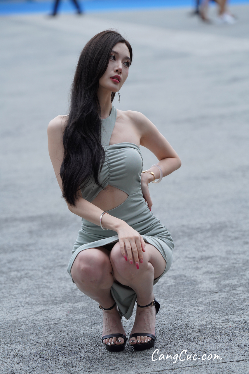 [精选街拍作品] No.5020 妩媚长裙女子